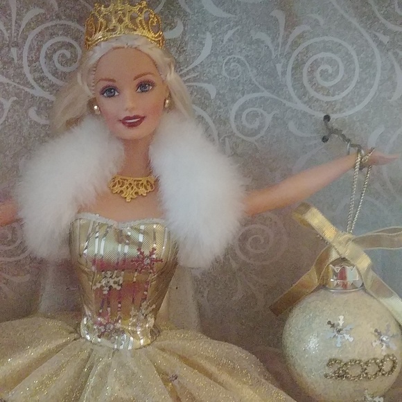 NEW 2000 Celebration Barbie Special Edition + 2 Bonus Barbie Gifts - Picture 5 of 7